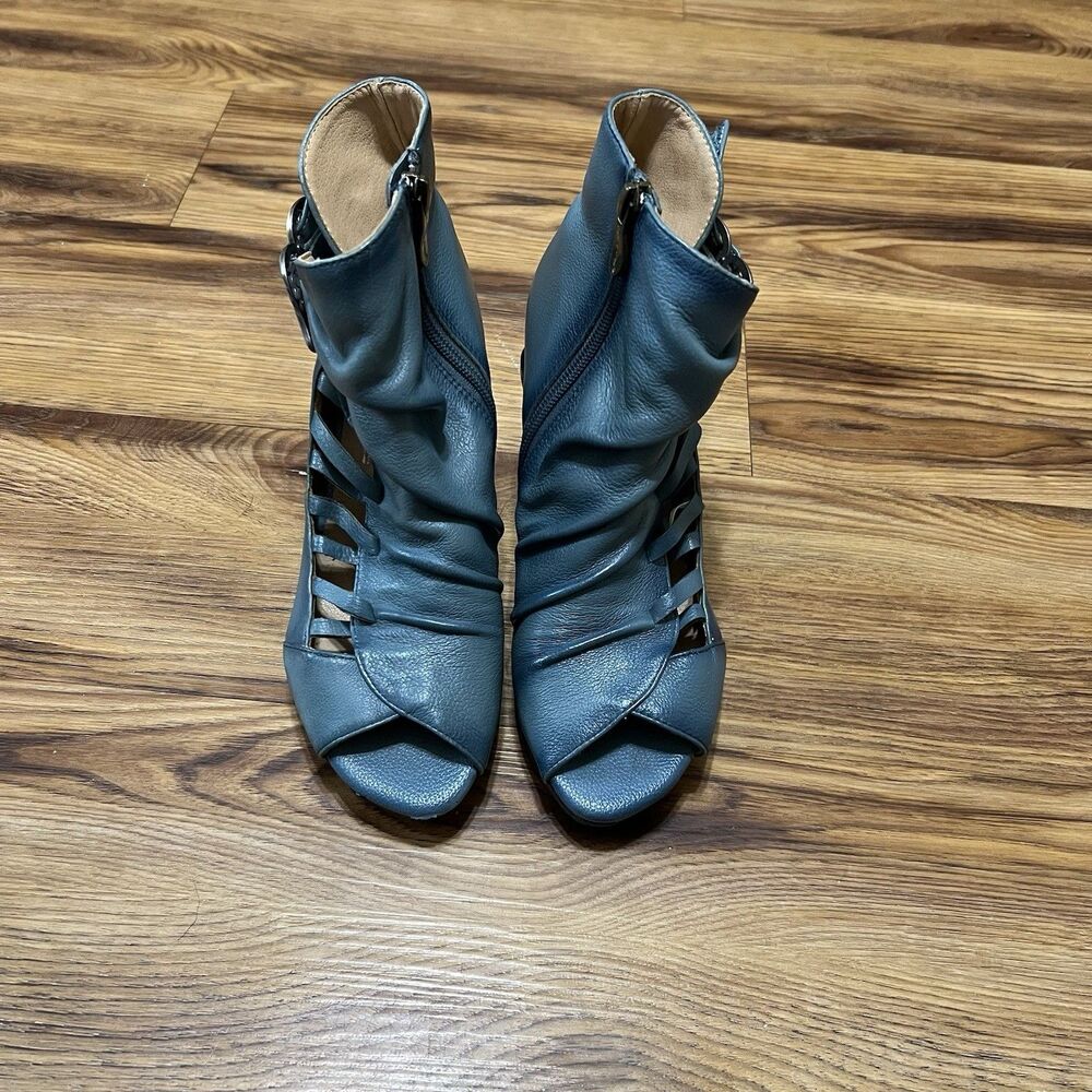 L'Artiste Nesgara SandalL'Artiste by Spring Step Size 36